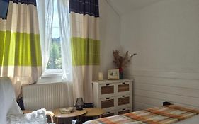 Захарова Оселя БАСЕЙН на території є Чан - Джакузі